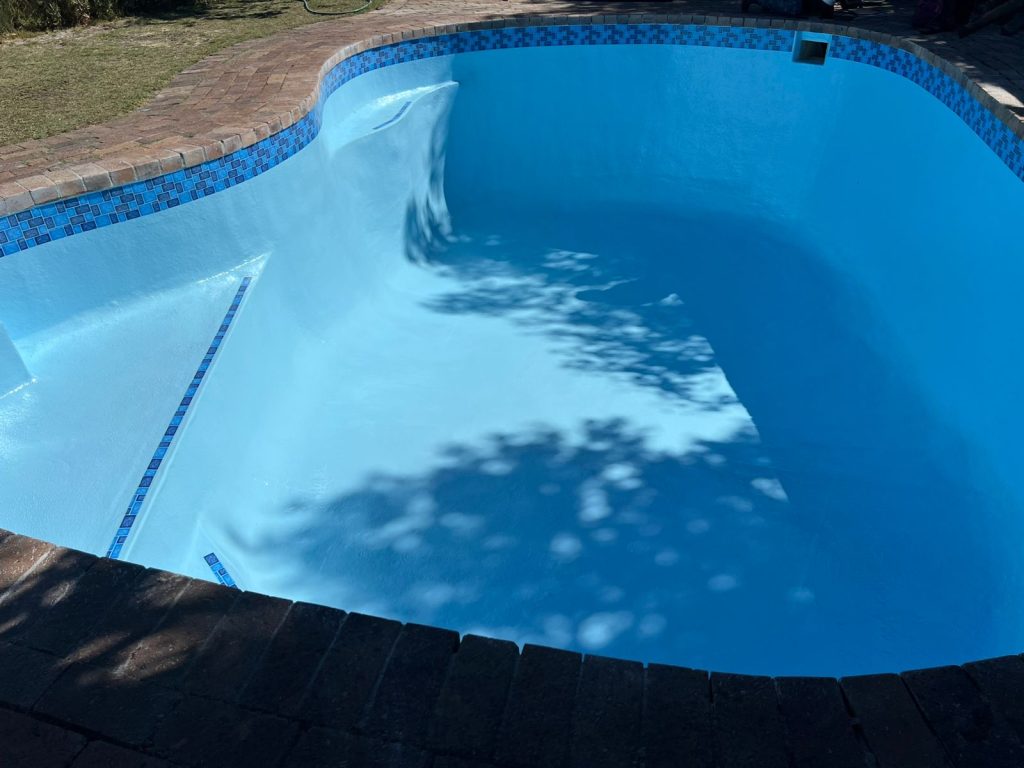 Renovated blue pool, the finish we aim for with pool renovations in Loevenstein