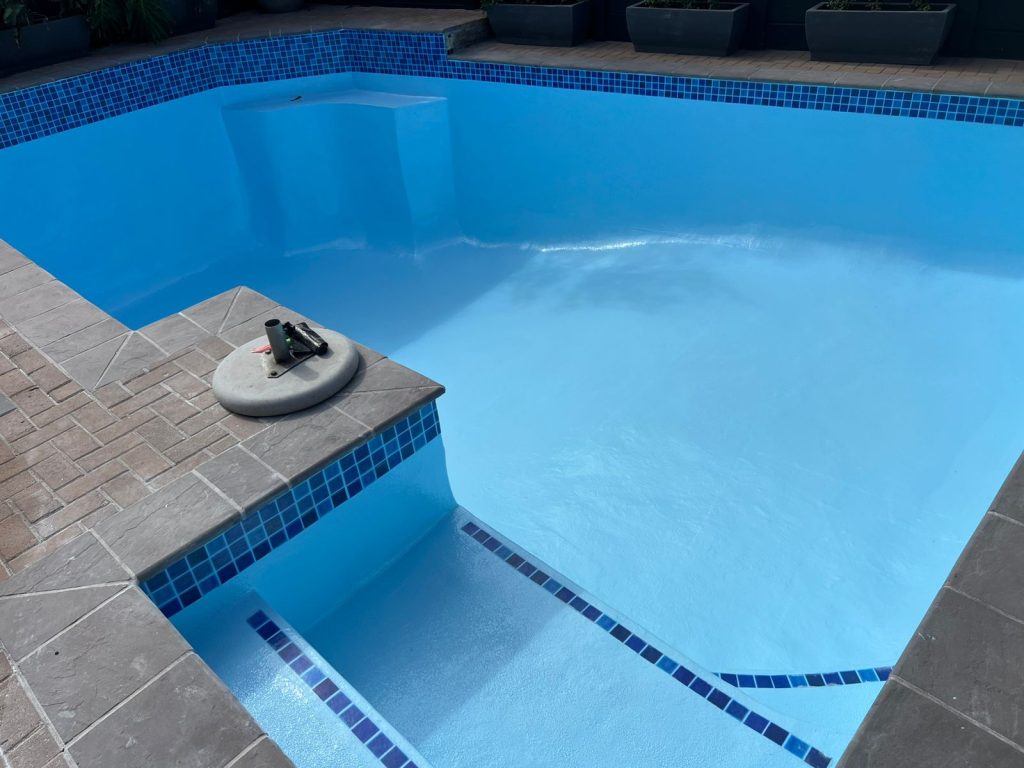 Renovated blue pool, the finish we aim for with pool renovations in Bakoven