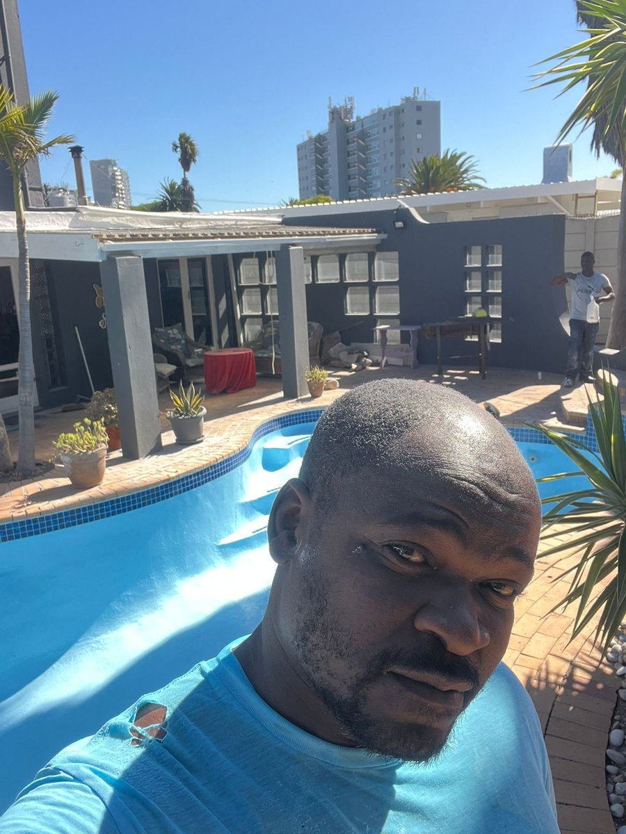 Servicing pool equipment in Edgemead